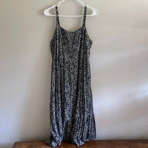 Black and white floral pattern dress from Old Navy size L